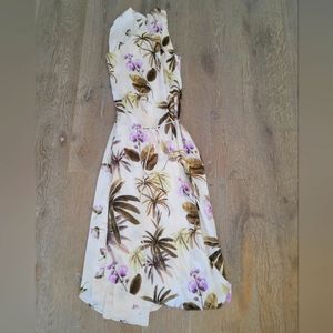 Vince Dress ! Wrap around.. floral print. Clasp closure on back